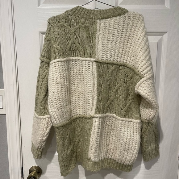 Zara Women's Green and Cream Sweater - Picture 9 of 10